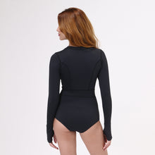 Indlæs billede i galleriet, Model Back: Uv Line Une Pièce Swimsuit Macae Color V22 Ml Fem Black Upf50+

