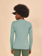 Indlæs billede i galleriet, Model Back: Uv Line T-Shirt Longsleeve Fem New Fit Verde Agua Upf50+
