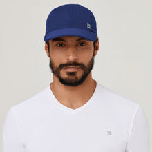 Indlæs billede i galleriet, Model Front: Uv Line Casquette Cap Uv Pro Masc Navy Blue Upf50+
