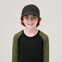 Indlæs billede i galleriet, Model Front: Uv Line Casquette Cap Teens Colors Inf Black Upf50+
