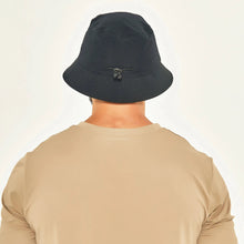 Indlæs billede i galleriet, Model Back: Uv Line Bob Hat Toronto Colors Masc Black Upf50+
