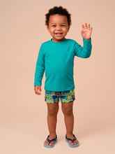 Indlæs billede i galleriet, Model Front: Uv Line T-Shirt Longsleeve Baby Green Sea Upf50+
