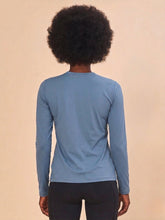 Indlæs billede i galleriet, Model Back: Uv Line T-Shirt Longsleeve Uvpro Indigo Upf50+

