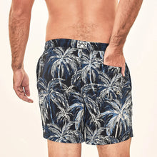 Indlæs billede i galleriet, Model Back: Uv Line Short De Bain Short Acqua Coqueiros Marinho Upf50+
