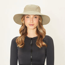 Indlæs billede i galleriet, Model Front: Uv Line Chapeau Souple/Capeline Hat Lyon Nac L Fem Kaki Upf50+
