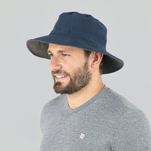 Indlæs billede i galleriet, Model Front: Uv Line Bob Hat Australia Nac Masc Navy Blue Lead Upf50+
