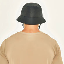 Indlæs billede i galleriet, Model Back: Uv Line Bob Bucket Colors Preto Upf50+
