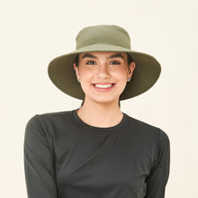 Indlæs billede i galleriet, Model Front: Uv Line Bob Hat California Nac Fem Green Militar Upf50+
