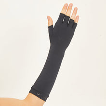 Indlæs billede i galleriet, Model Back: Uv Line Gants Long Gloves Uni Black Upf50+
