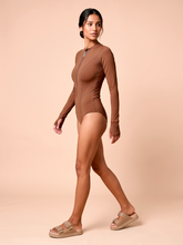 Indlæs billede i galleriet, Image 03: Uv Line Une Pièce Long Sleeve Swimsuit Macae Brown Upf50+
