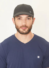 Indlæs billede i galleriet, Model Front: Uv Line Casquette Cap Uv Pro Masc Black Upf50+
