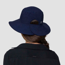 Indlæs billede i galleriet, Model Back: Uv Line Bob Hat California Nac Fem Navy Blue Upf50+
