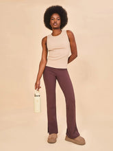 Indlæs billede i galleriet, Model Front: Uv Line Fitness Haut Regata Fem Ribbed Sand Upf50+
