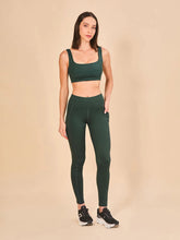 Indlæs billede i galleriet, Model Front: Uv Line Fitness Bas Legging Fit Aspen Green Cactus Upf50+
