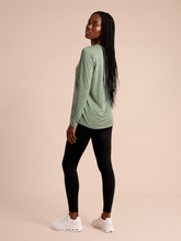 Indlæs billede i galleriet, Model Back: Uv Line T-Shirt Longsleeve Fem New Fit Mix Grey Upf50+
