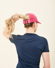 Indlæs billede i galleriet, Beach Tennis Cap Fuchsia UPF50+
