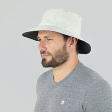 Indlæs billede i galleriet, Model Front: Uv Line Bob Hat Australia Nac Masc Sand/Grey Upf50+
