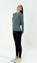 Indlæs billede i galleriet, Product Front: Uv Line T-Shirt Longsleeve Fem New Fit Textura Verde Jade Upf50+
