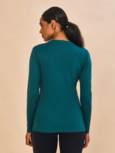 Indlæs billede i galleriet, Model Back: Uv Line T-Shirt Longsleeve Fem New Fit Petroleo Upf50+
