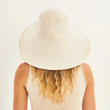 Indlæs billede i galleriet, Model Back: Uv Line Chapeau Souple/Capeline Beverly Hills Areia Upf50+
