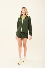 Indlæs billede i galleriet, Model Front: Uv Line Fitness Robes Bag-Foldable Windbreaker Jacket Verde Militar
