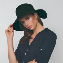 Indlæs billede i galleriet, Model Front: Uv Line Chapeau Souple/Capeline Hat Santorini Imp Fem Black Upf50+

