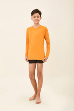 Indlæs billede i galleriet, Model Front: Uv Line T-Shirt Longsleeve Uvpro Kids Orange Upf50+
