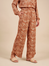 Indlæs billede i galleriet, Gallery: Uv Line Pantalon De Plage Pants Meia Lua Tie Dye Pitanga Upf50+
