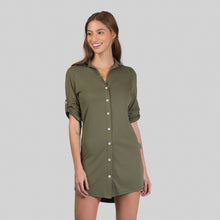 Indlæs billede i galleriet, Model Front: Uv Line Vêtement De Plage Shirtdress Copenhagen Verde Militar Upf50+
