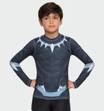 Indlæs billede i galleriet, Model Front: Uv Line T-Shirt Acqua Pantera Negra V20 Ml Inf Estampa
