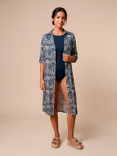 Indlæs billede i galleriet, Model Front: Uv Line Chemise Midi Chemise Tie Dye Blue Upf50+
