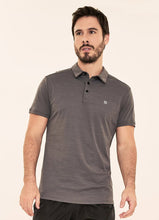 Indlæs billede i galleriet, Model Front: Uv Line T-Shirt Pour Homme T-Shirt Masc Polo Lead Upf50+
