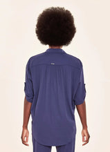 Indlæs billede i galleriet, Model Back: Uv Line Chemise Shirt Copa Navy Blue Upf50+

