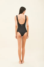 Indlæs billede i galleriet, Model Back: Uv Line Une Pièce Maio Swim Textura Preto Upf50+
