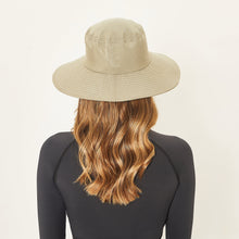 Indlæs billede i galleriet, Model Back: Uv Line Chapeau Souple/Capeline Hat Lyon Nac L Fem Kaki Upf50+
