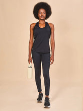 Indlæs billede i galleriet, Model Front: Uv Line Fitness Haut Regata Sport Color Fem Preto Upf50+
