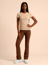 Indlæs billede i galleriet, Model Front: Uv Line T-Shirt T-Shirt Fem New Fit Fem Sand Upf50+
