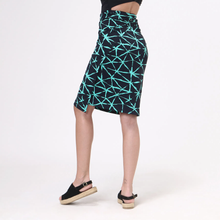 Indlæs billede i galleriet, Model Back: Uv Line Pareo Canga Estrela Upf50+
