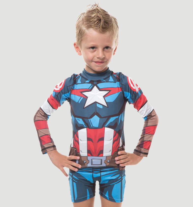 Model Front: Uv Line Maillot De Bain Garçon Capitao America I18 Ml Inf Estampa