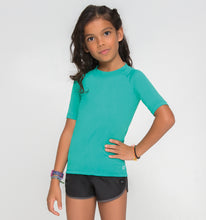 Indlæs billede i galleriet, Model Front: Uv Line T-Shirt Kids Fpu50+ Uvpro Short Sleeve T-Shirt Mint Green Uv
