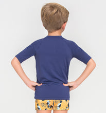 Indlæs billede i galleriet, Model Back: Uv Line T-Shirt Kids Fpu50+ Uvpro Short Sleeve T-Shirt Navy Blue Uv
