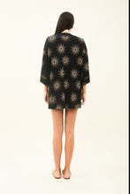 Indlæs billede i galleriet, Model Back: Uv Line Vêtement De Plage Kimono Shine-Preto Upf50+
