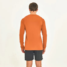 Indlæs billede i galleriet, Model Back: Uv Line T-Shirt Pour Homme Longsleeve Sport Fit Caramelo
