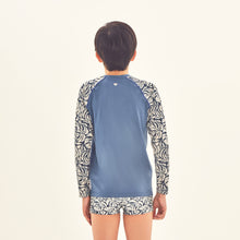 Indlæs billede i galleriet, Model Back: Uv Line T-Shirt Rash Guard Kids Costela Aco Off White Upf50+
