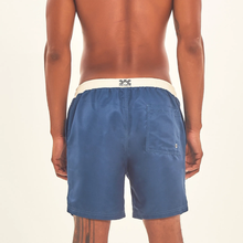Indlæs billede i galleriet, Model Back: Uv Line Bermuda / Short Pour Homme Shorts Boxer Aco Off White Upf50+
