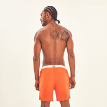 Indlæs billede i galleriet, Model Back: Uv Line Bermuda / Short Pour Homme Shorts Boxer Orange Upf50+
