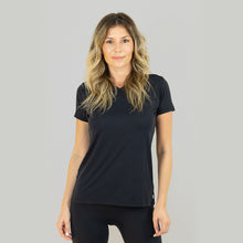 Indlæs billede i galleriet, Model Front: Uv Line Fitness Haut Sport Fit Fem Preto Upf50+
