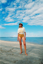 Indlæs billede i galleriet, Image 09: Uv Line Fitness Haut T-Shirt Solar Off White Upf50+
