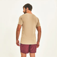 Indlæs billede i galleriet, Model Back: Uv Line Fitness Haut T-Shirt Sport Fit Areia Upf50+
