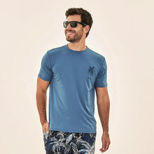 Indlæs billede i galleriet, Model Front: Uv Line T-Shirt Pour Homme T-Shirt Uvline Coqueiro Upf50+
